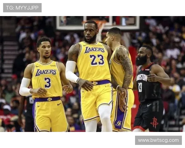 詹姆斯领衔湖人强势反弹西部格局再起波澜季后赛争夺进入白热化阶段